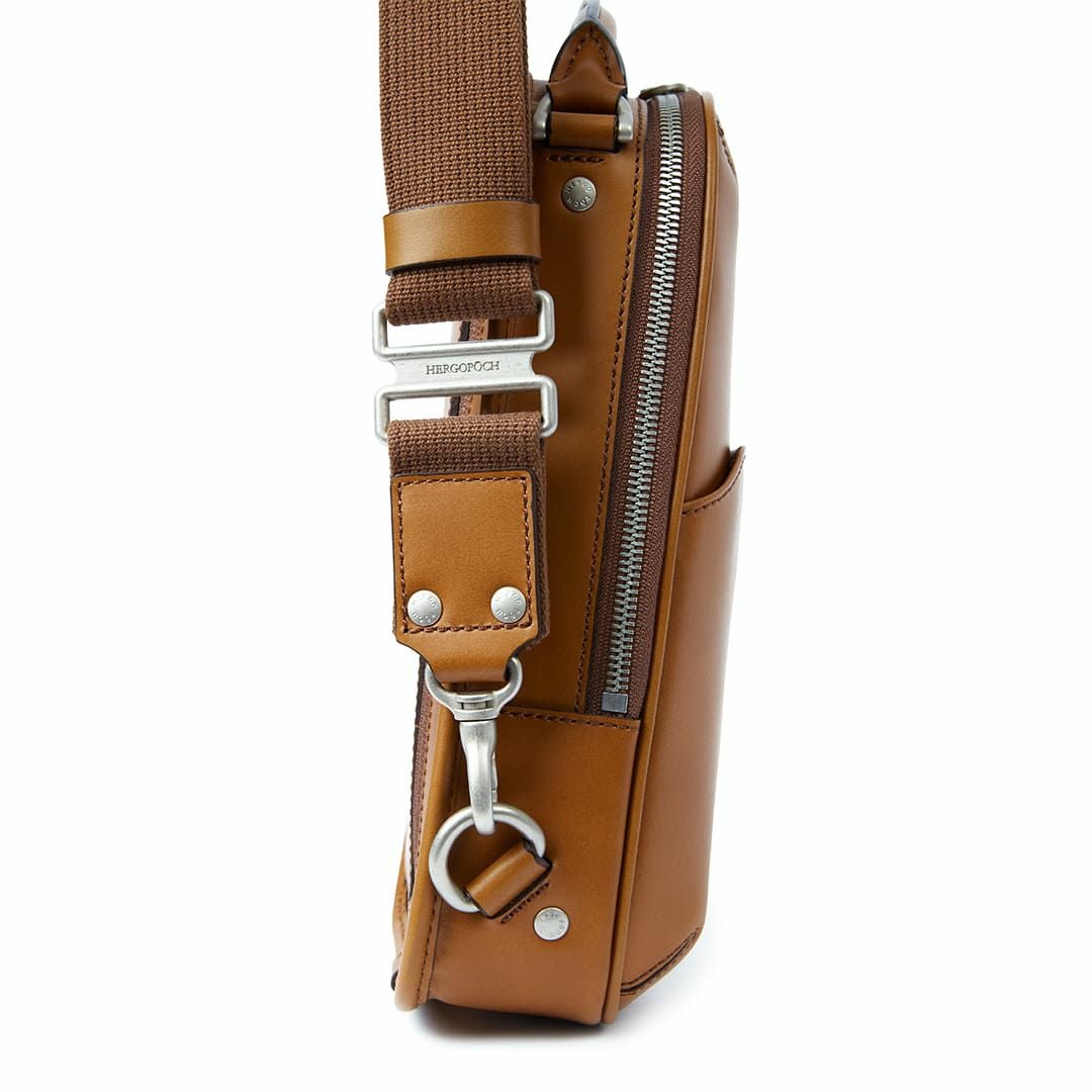 【HERGOPOCH】レザー ボディバッグ レッド HERGOPOCH（エルゴポック） 最大41%☆5/5限定 ワンショルダーバッグ