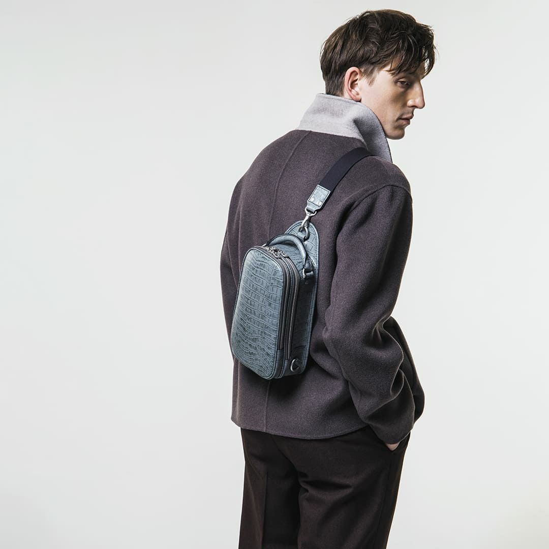 極美品✨ディーゼル　ボディーバッグ　3way デニム　メタル金具　レザー オンライン限定 ワキシングレザー ボディバッグ/クロコ型押し